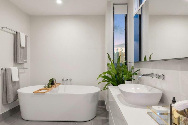 Pristine bathroom cleaning and restoration